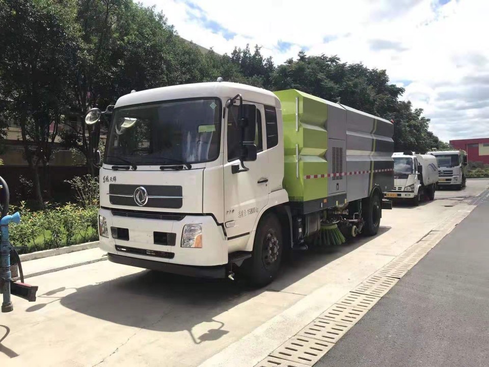 東風(fēng)天錦洗掃車(chē)