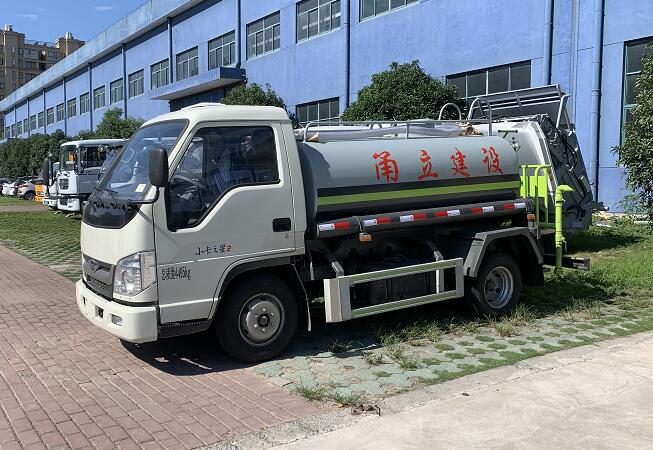 江鈴小型綠化噴灑車(chē)